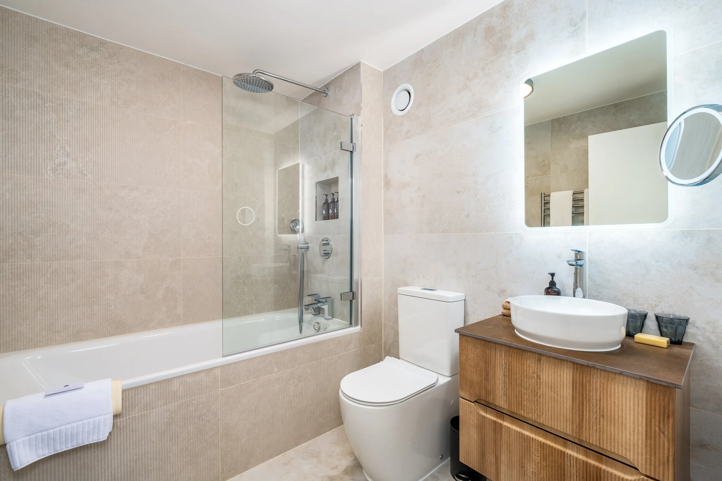 Premium 1 Bed - Bathroom.jpg