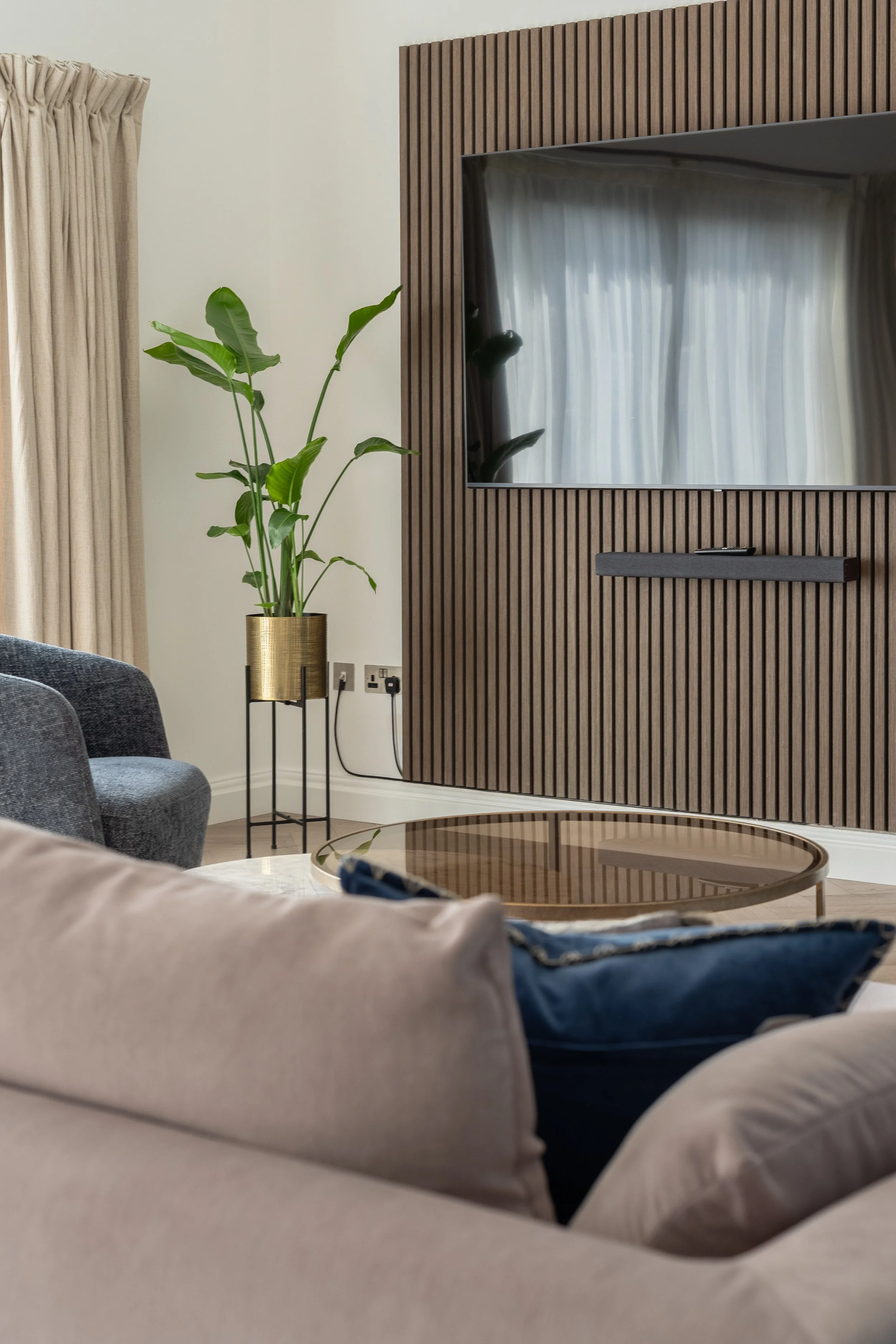 39 - Lounge - ArmChair Plant.jpg