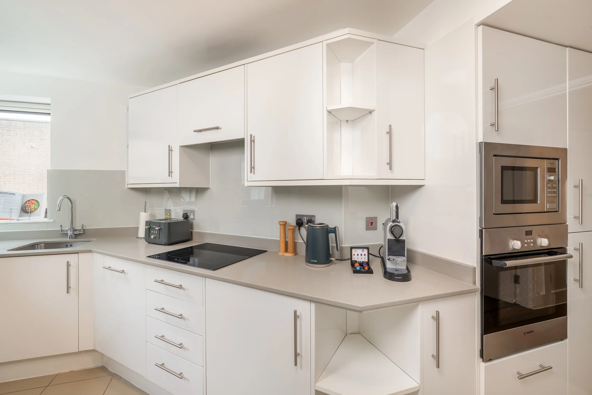 Premium 1 Bed - Kitchen.jpg