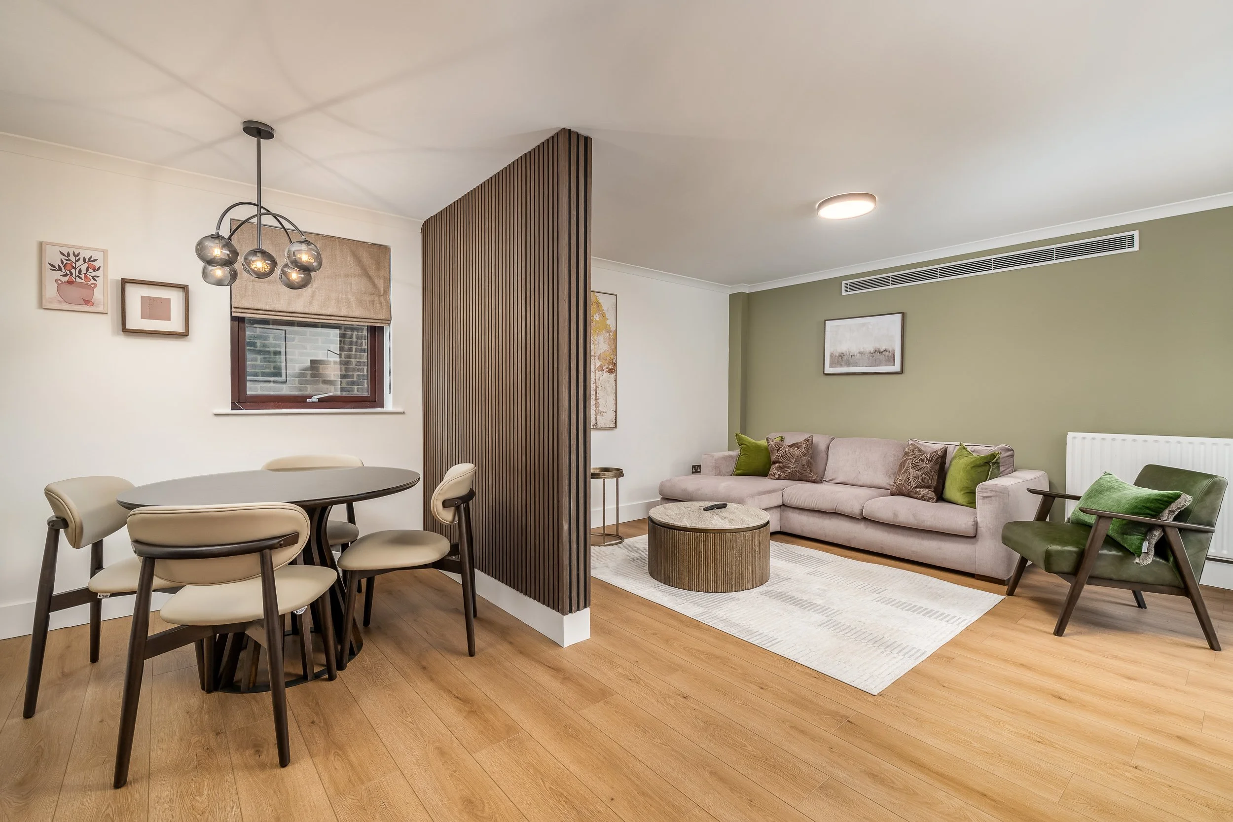 41 - Dining & Lounge.jpg