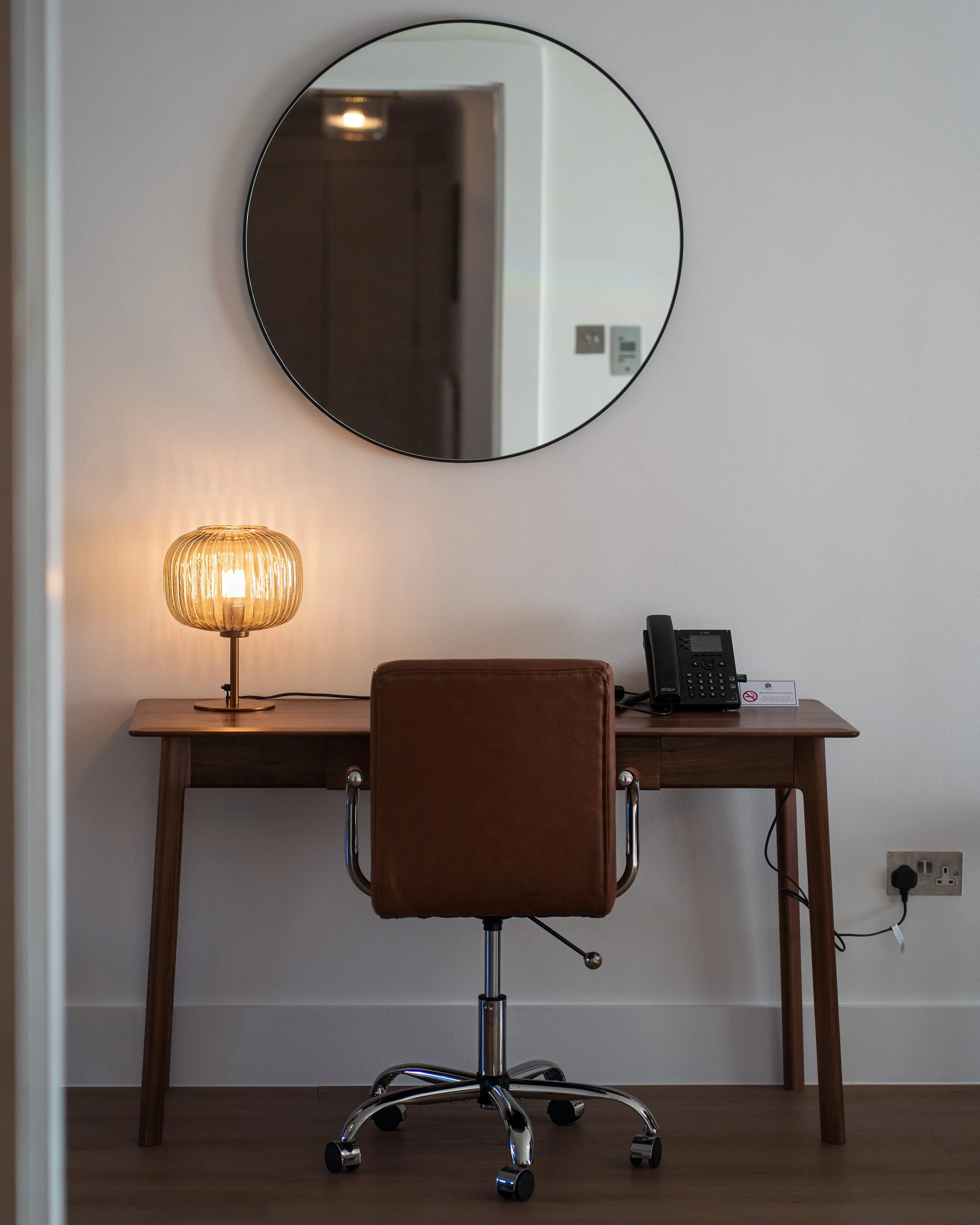 DLX3 - Work Desk - Main Lounge.jpg