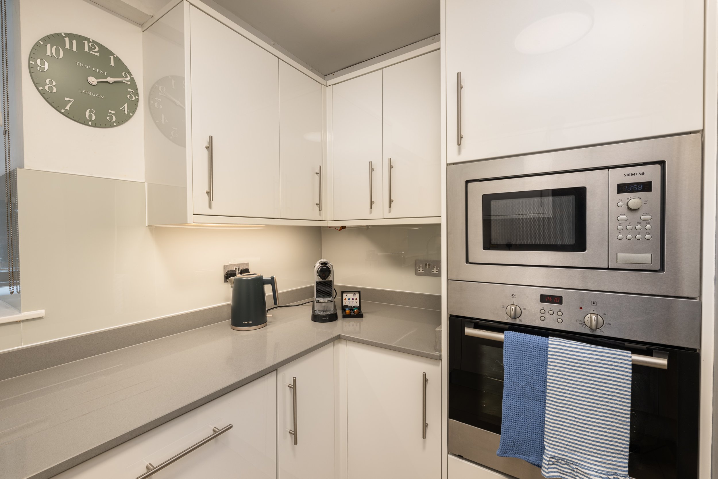 P2k - Kitchen - Oven + Microwave.jpg