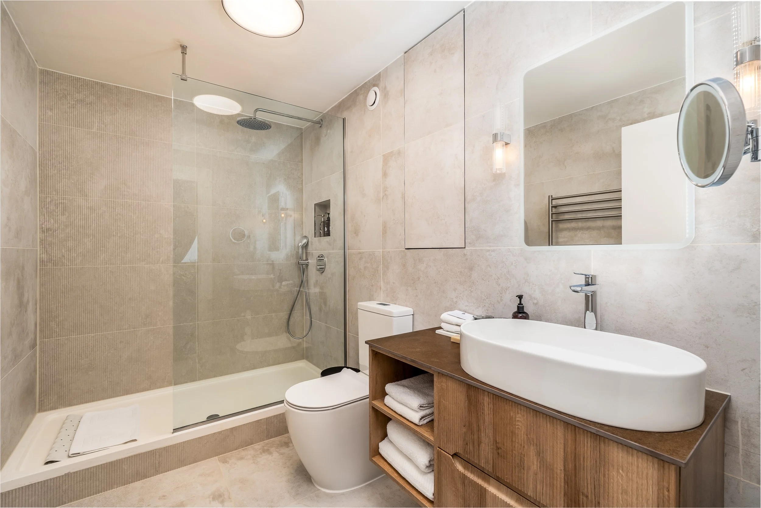 40 - Master Bathroom 1.jpg