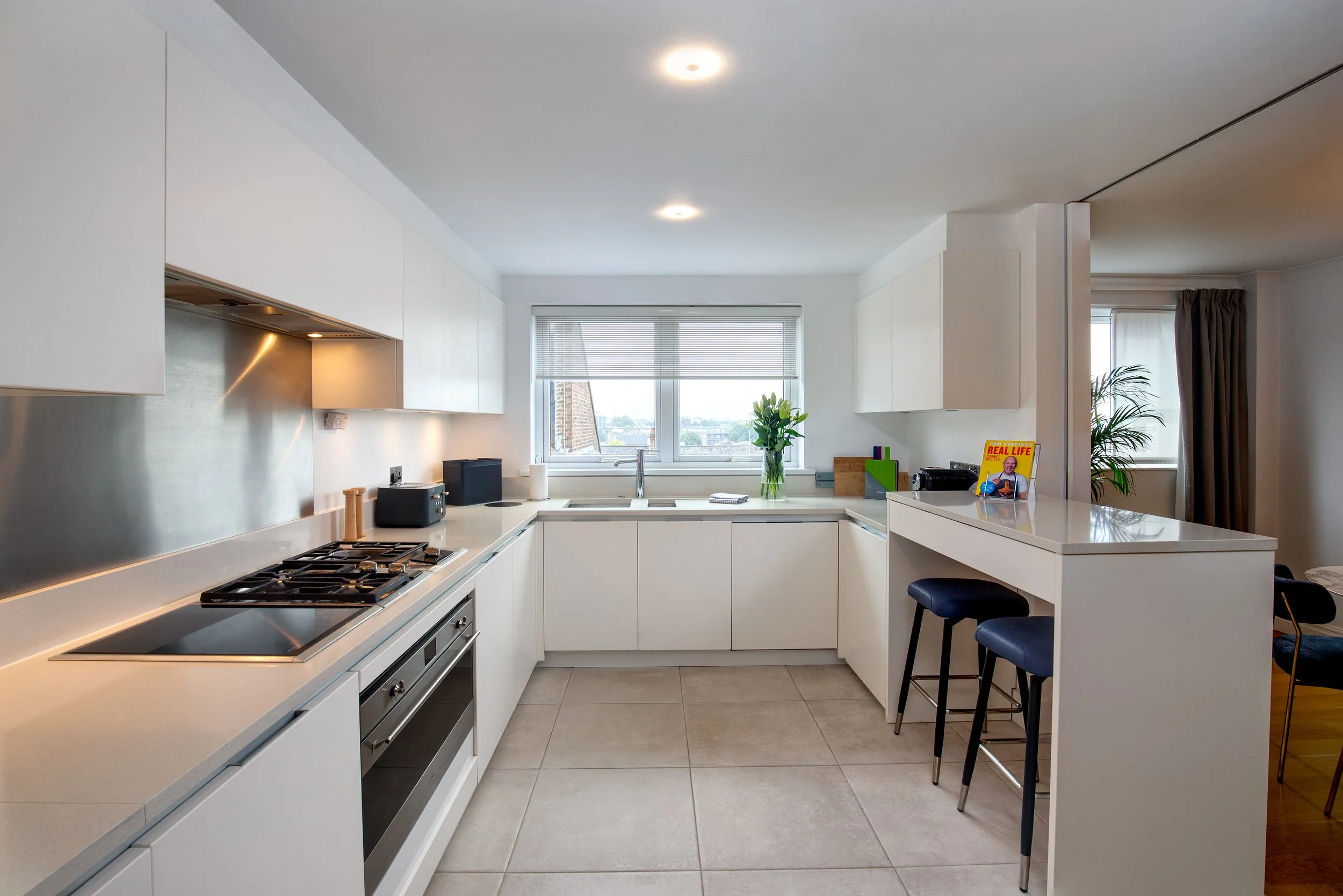 Apartment 39 - Kitchen Straigth On View - MWPV-3285.jpg