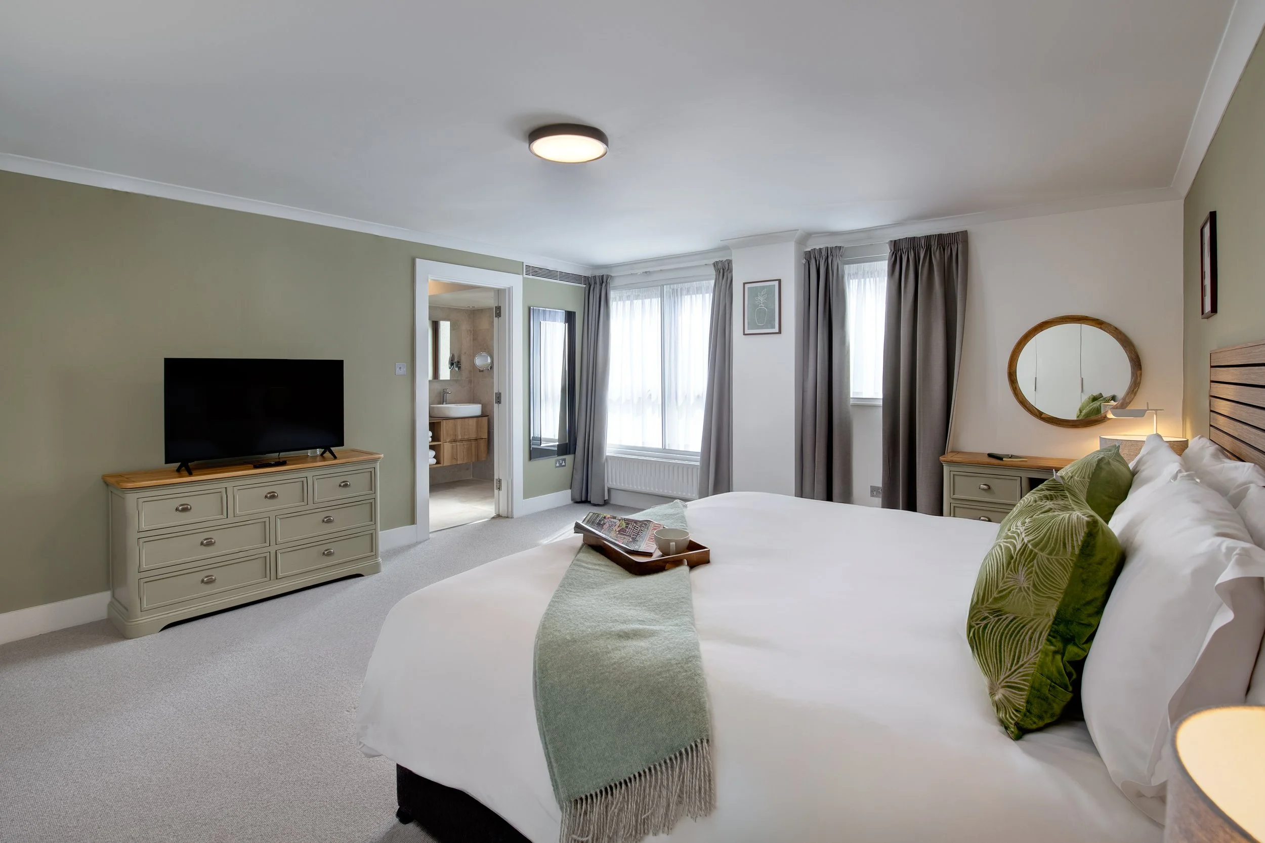 22 - Master Bedroom & Bathroom 1.jpg