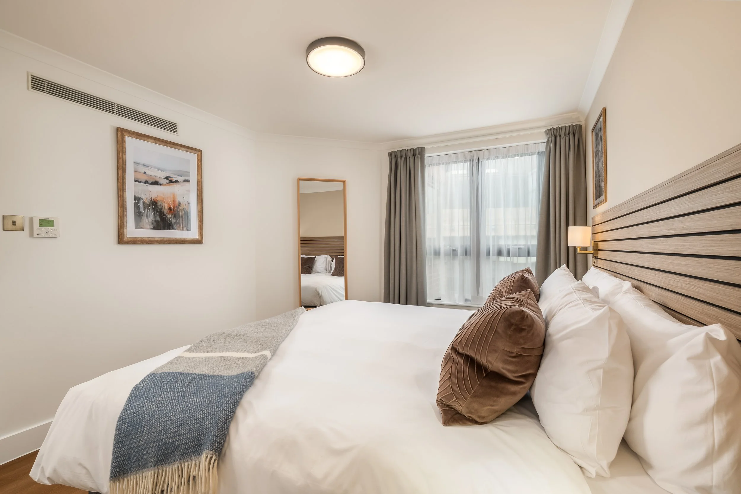 Premium 1 Bed - Bedroom - Mirror.jpg