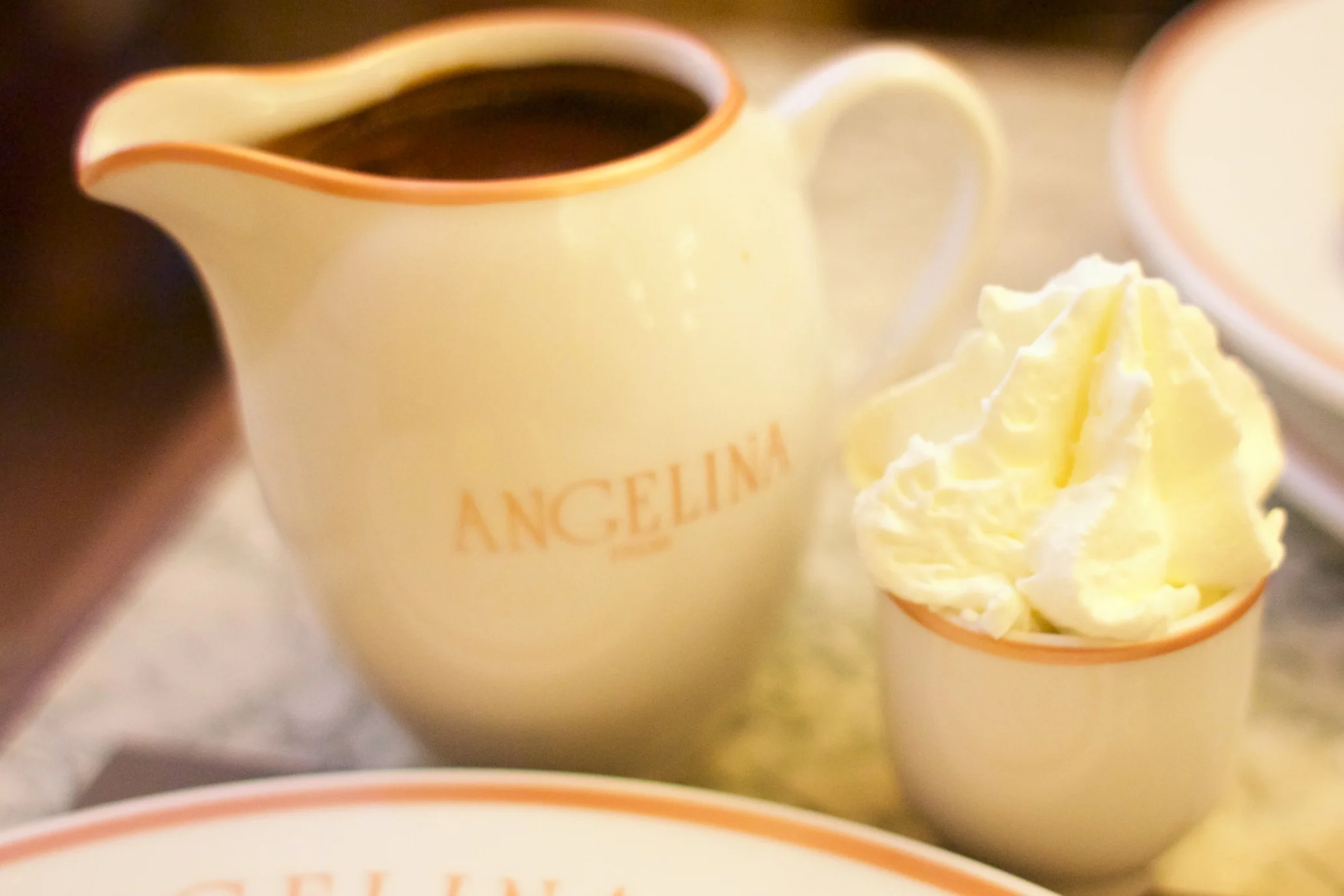 But of course, I did not miss the hot chocolate! もう一つの名物、ホットチョコレートはオーダーしました!チョコレートをそのまま溶かしましたと言わんばかりの濃度で、飲みきれませんでしたが美味しかった。