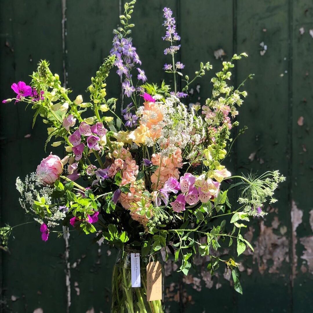 BRITISH FLOWERS WEEK : : this year&rsquo;s theme is aptly healing and reflection of the positive joy and soothing effect flowers can have on us. ⁣
⁣
There is nothing like cutting flowers from your own garden to create beautiful flower arrangements fo