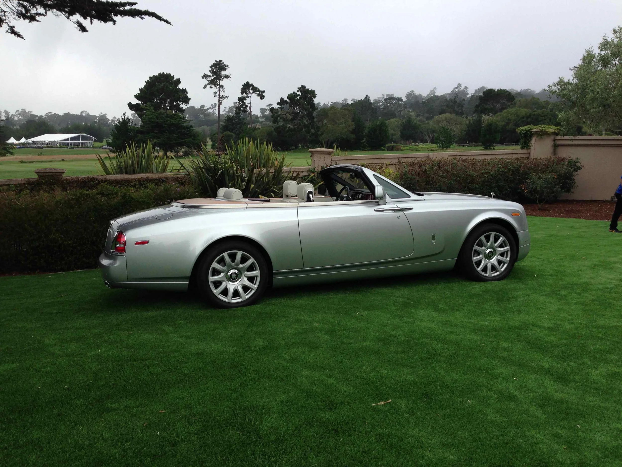 Automobile as apparition: Rolls-Royce Phantom Drophead Coupe