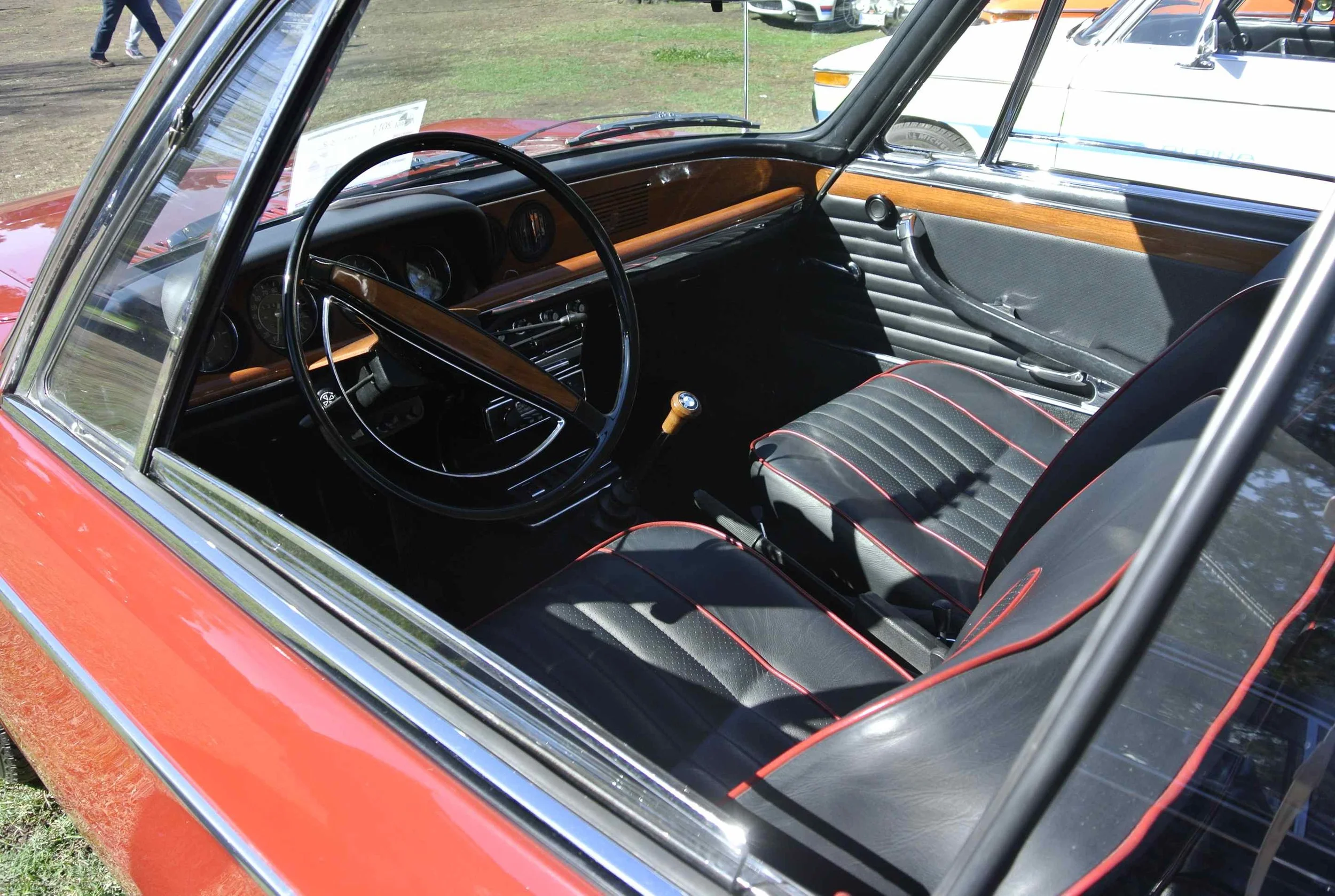 BMW2000CSinterior.jpg