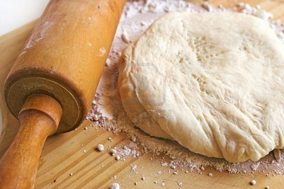 715878_pizza_dough_and_rolling_pin