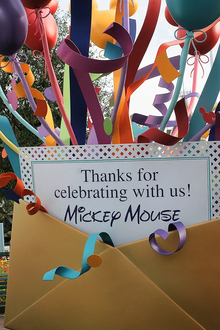 signages-disney-balloon marquee_02 lores.jpg
