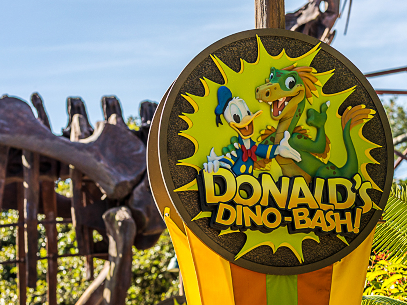 Donald's Dino-Bash a festa do Pato Donald no parque Disney's Animal Kingdom  - Indo Pra Orlando