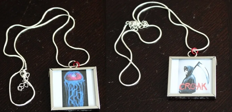 Cover/jellyfish necklace