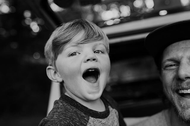 This is how I’m feeling about starting to schedule you fine folks again! If you’re ready to be documented safely outside, shoot me a message 📸 it’s time! 🖤