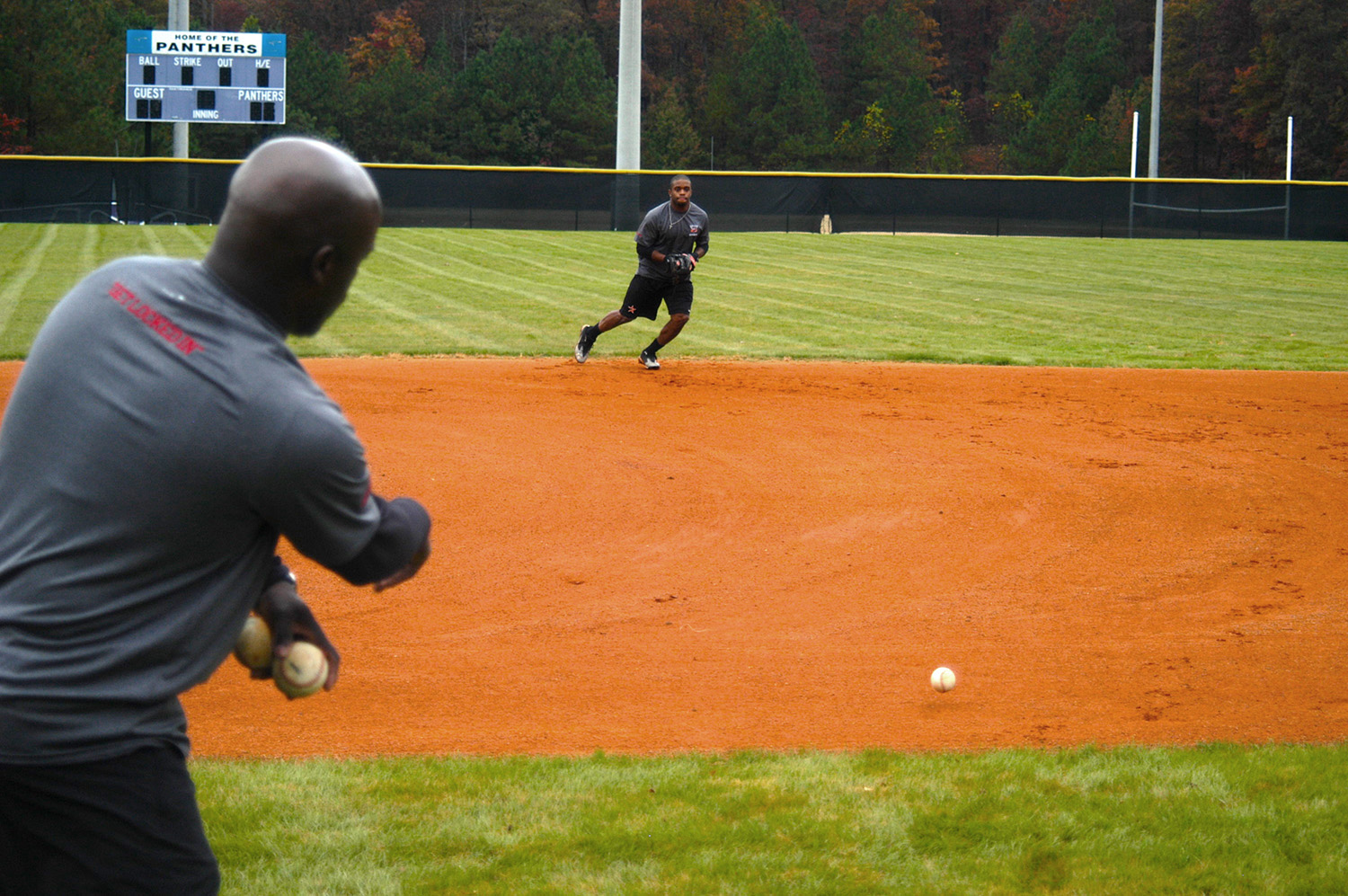 Linc throwing to Lino.JPG