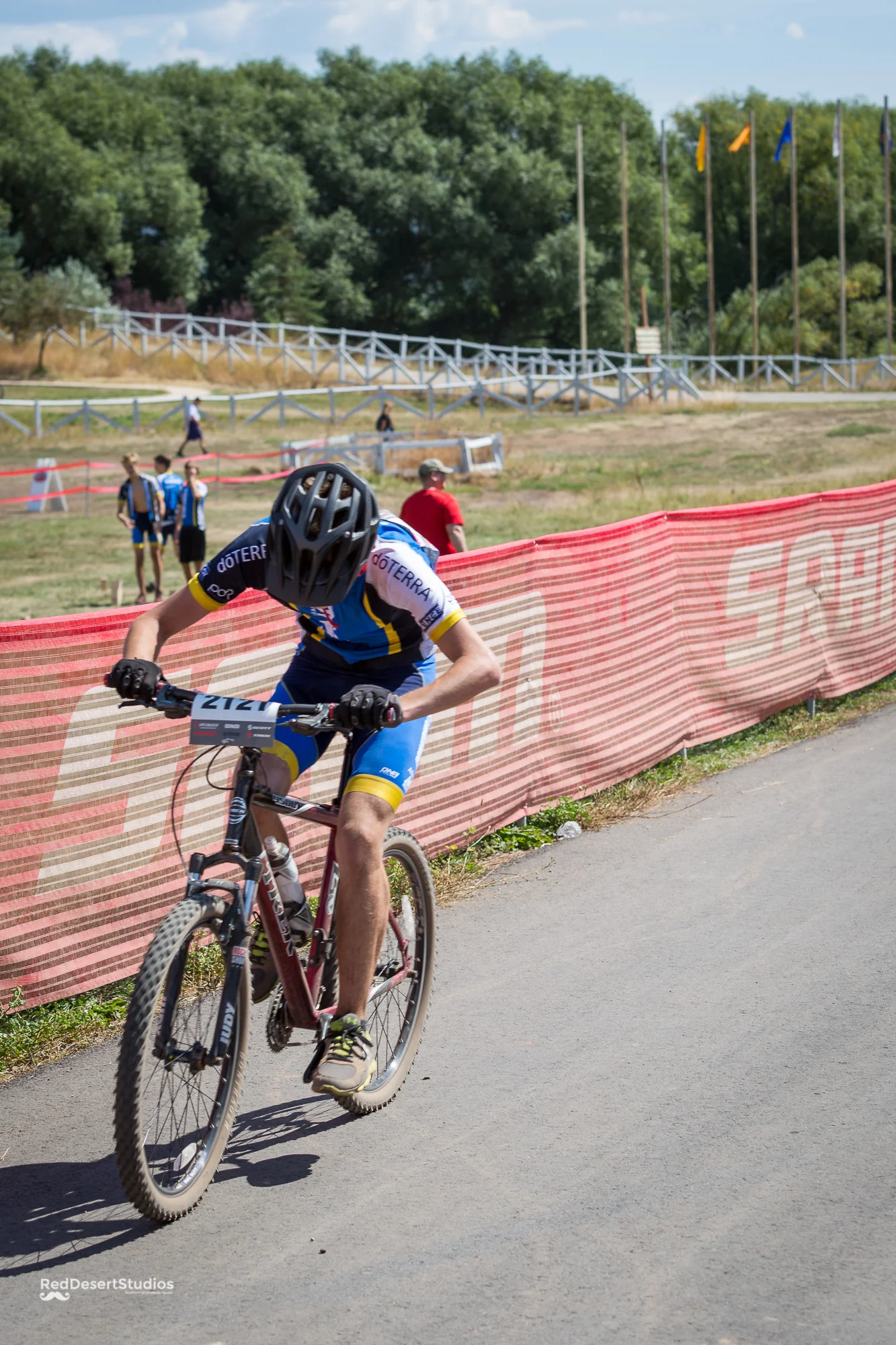 2121 Web (2 of 4).JPG