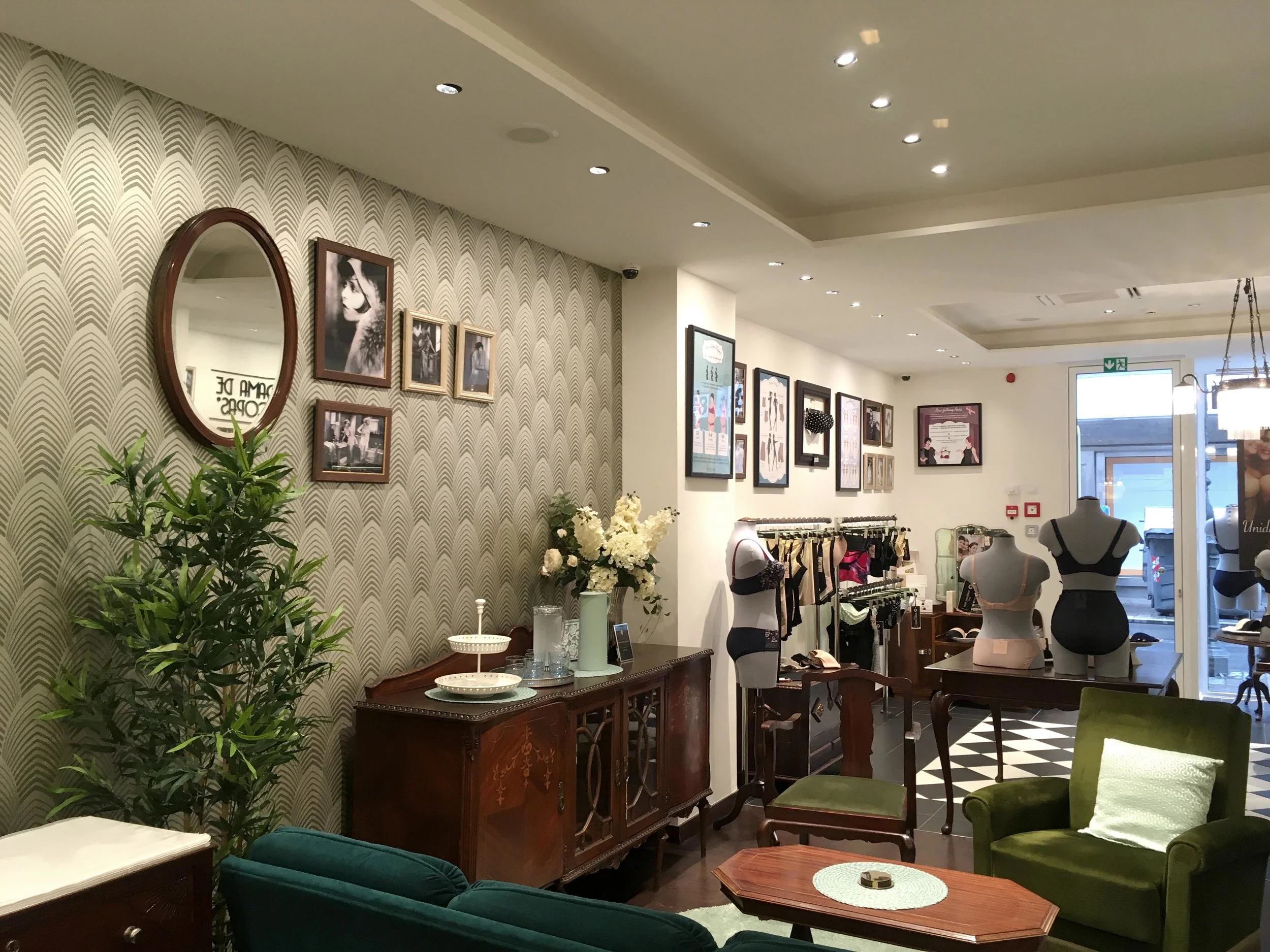 interior brand design madrid Dama de Copas Lingerie and bra fitting