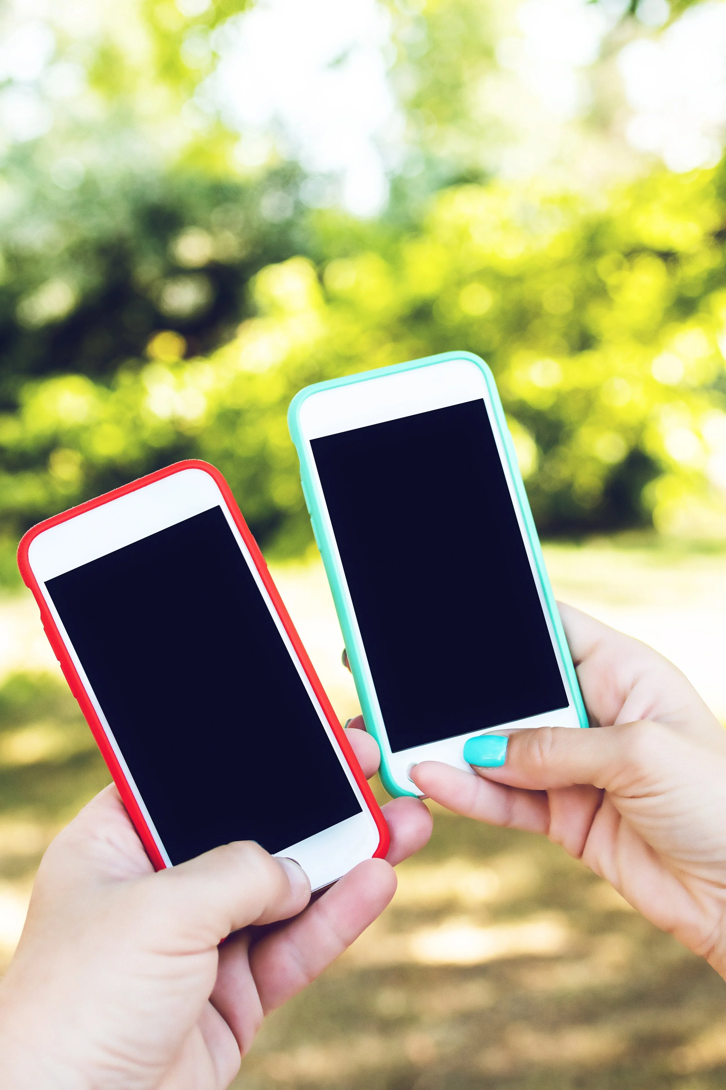 cellphones-holding-mobile-phones-2606516.jpg