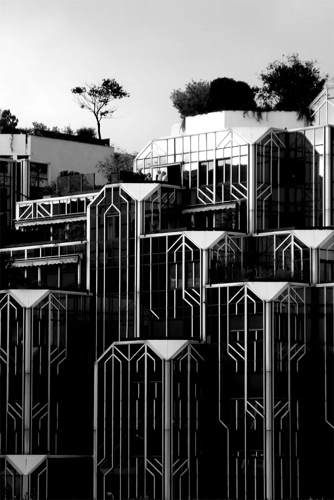 This area of Paris has such a bad reputation in terms of architecture. It's sort of tacky/70s/wannabe modern ... but this picture makes it look really nice. Wish I had the source and author rather than just another tumblr to link t