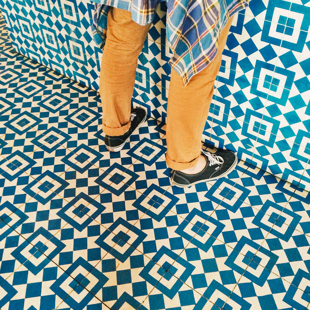 I mean : pattern and blue, what else ? Via Old Brand New