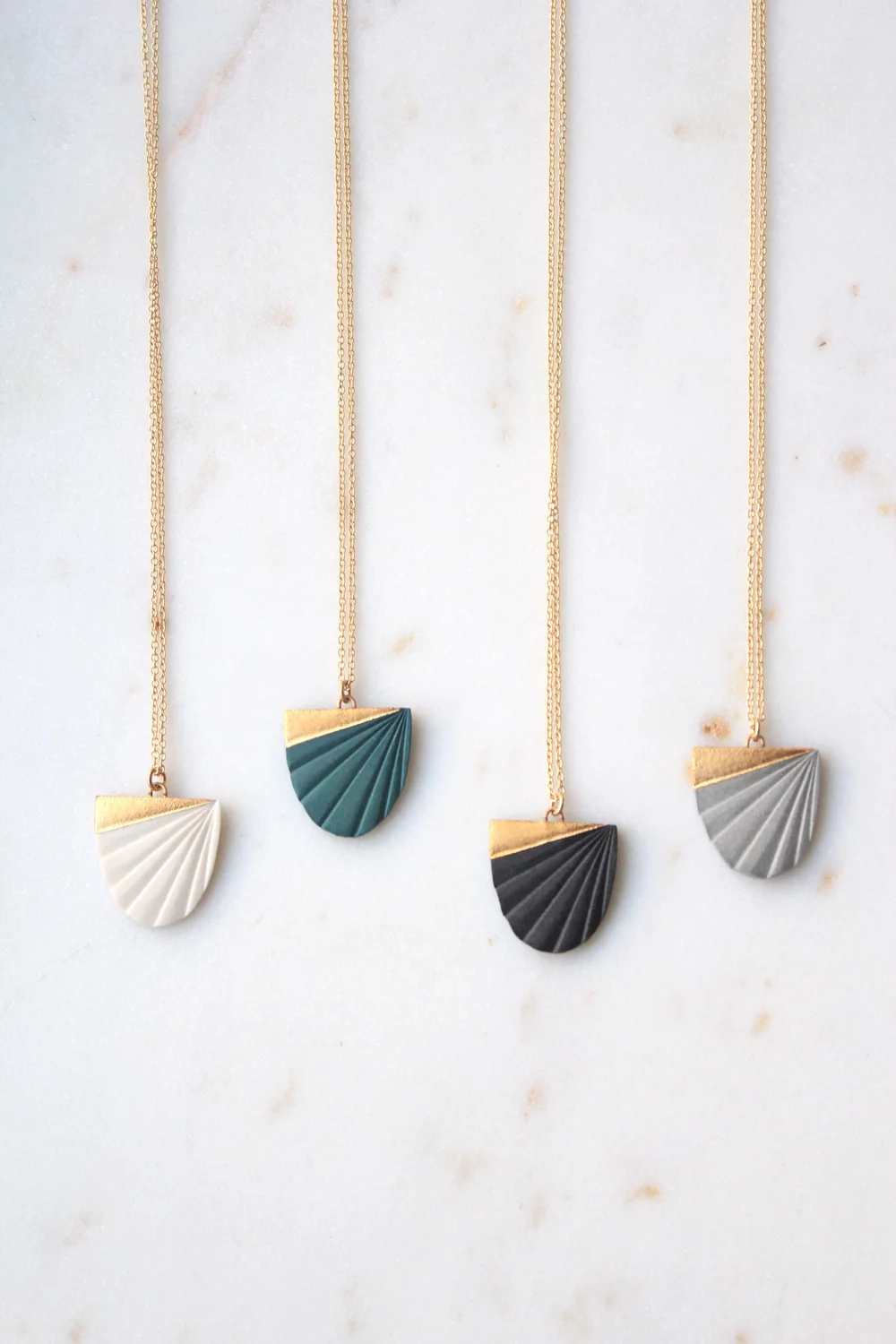 【HYERES LOR】Petit Lor Silhouette Antique Chain Necklace HYERES LOR】Petit Lor Silhouette Antique Chain Necklace
