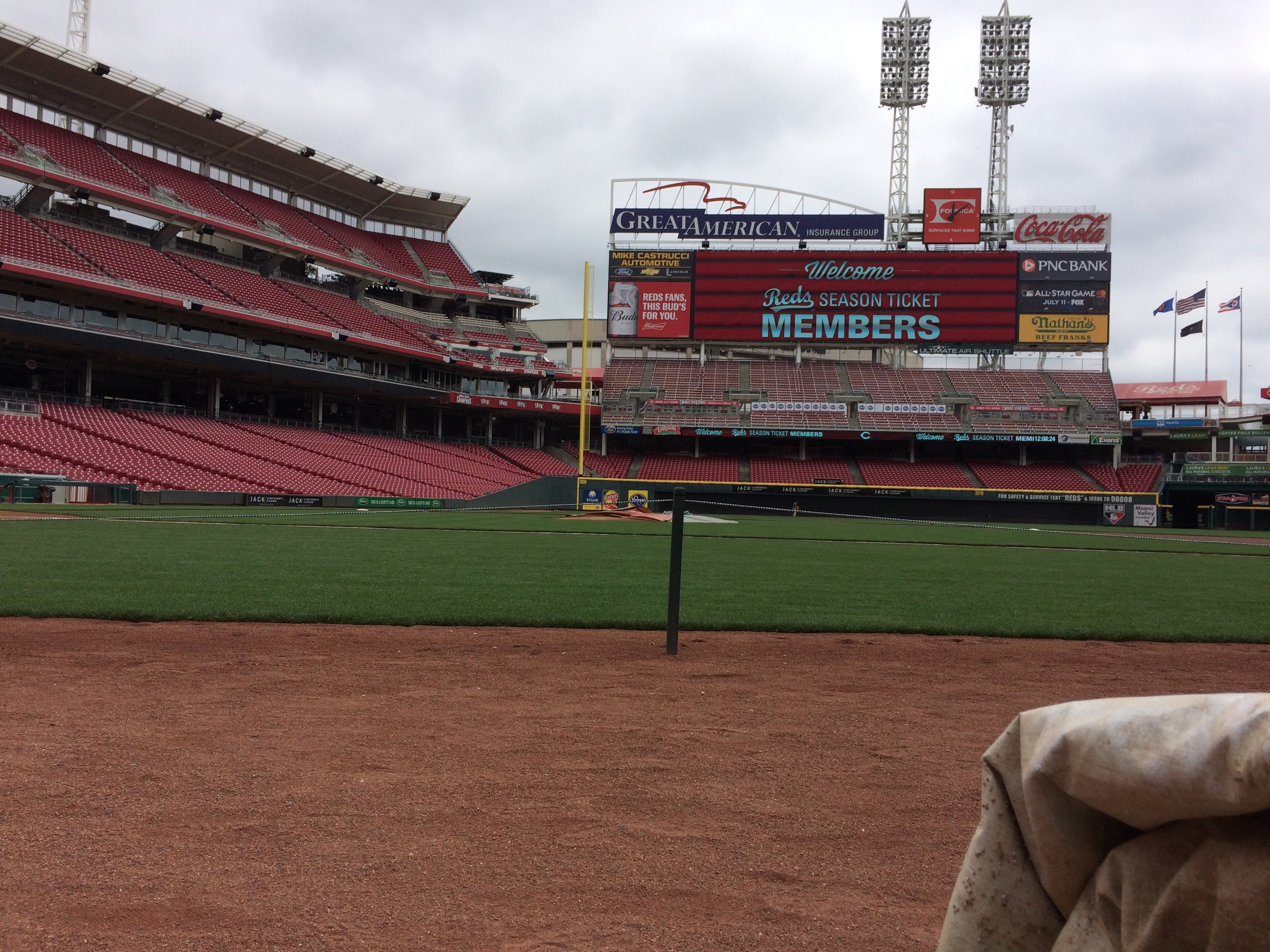 PHOTO GALLERY Stadium tour celebrity interviews at Field of Dreams   Tristate News  telegraphheraldcom