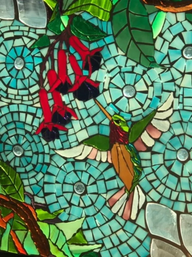 hummingbirdandredflowersglassartpic.jpg