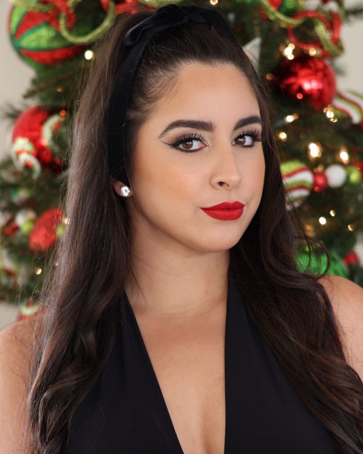 Tis the season for some holiday glam 🌟💋🥂