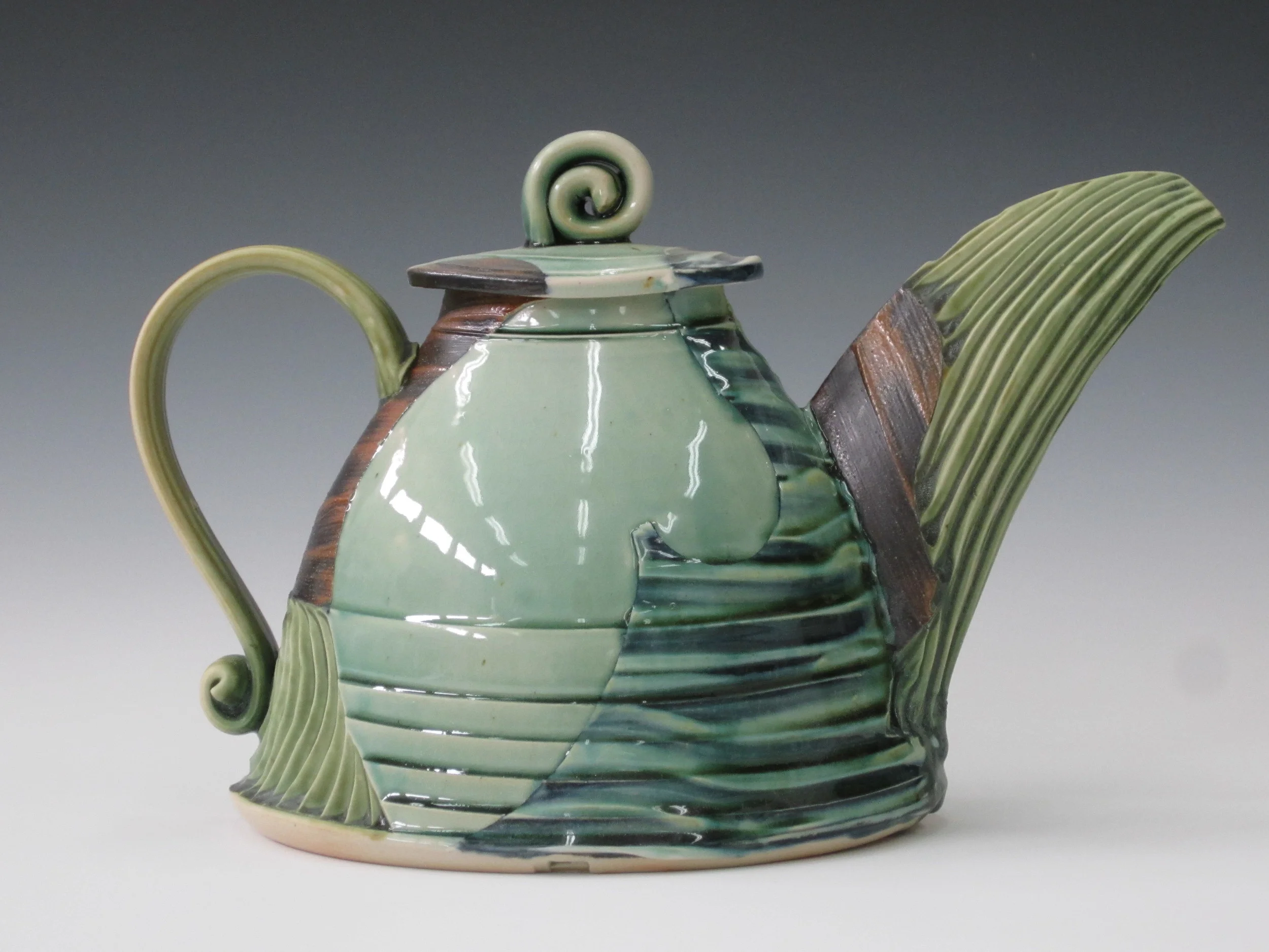 Teapot Hor. 27.1.JPG