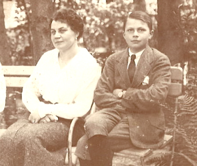 Here with his mother the Countess Maria Emmanuela Chotek von Hohneberg in 1914.