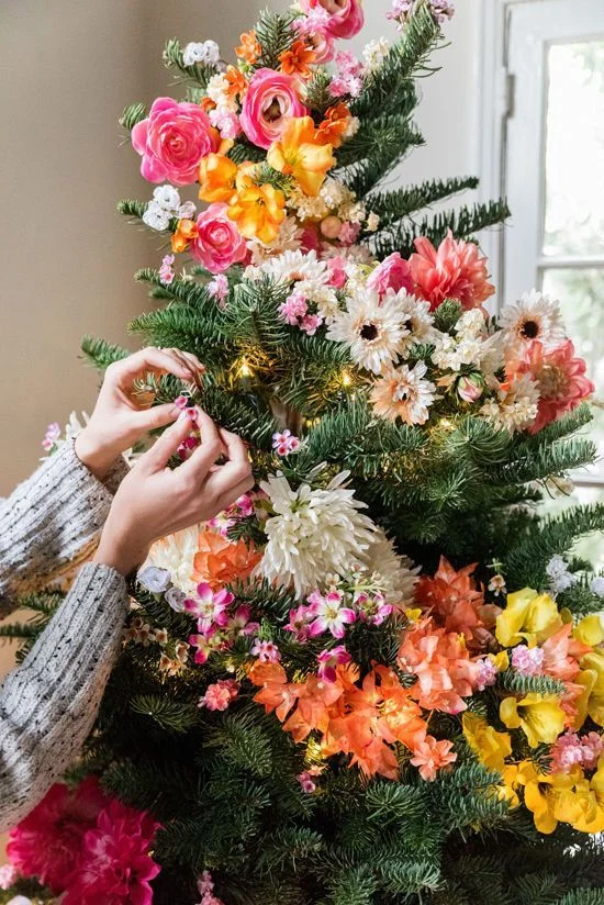 How charming is this? A Christmas tree adorned with freshly cut flowers.