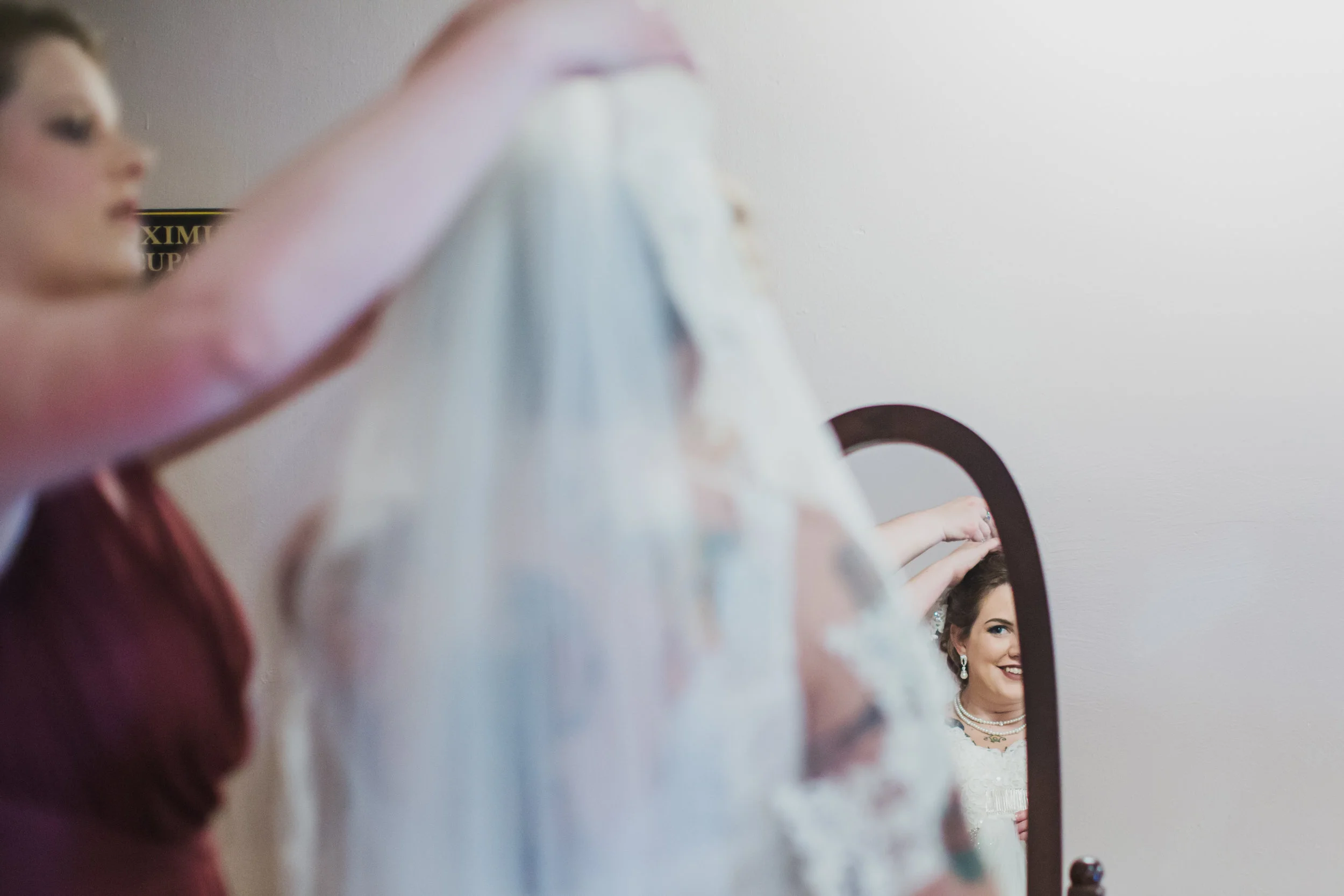 bride putting on her vail.jpg
