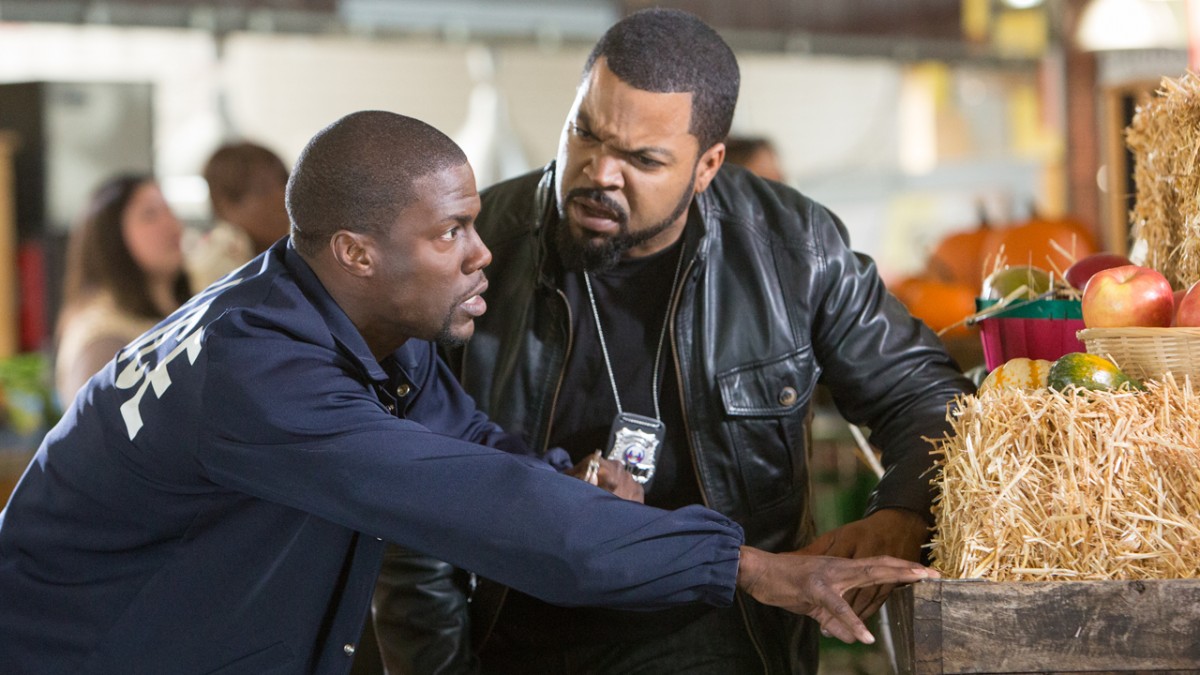 kevin-hart-unhinged-on-the-ride-along-set-1090360-TwoByOne.jpg