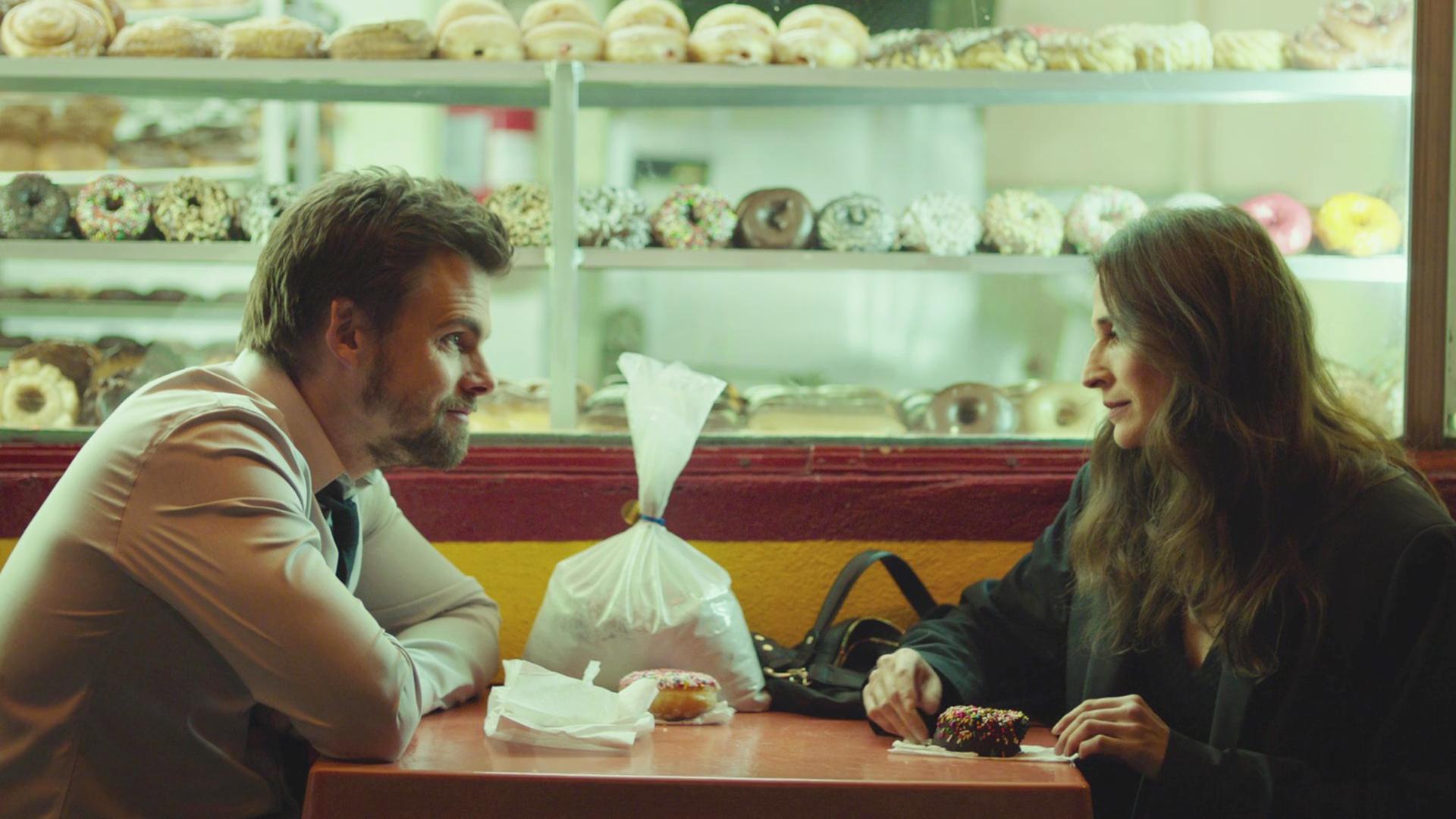 Casual-S03E02-09dc055b716a34da6aaa07af7bba247d-full.jpg