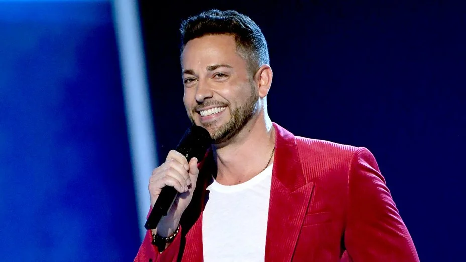 Zachary Levi hosts the 2019 MTV Movie Awards