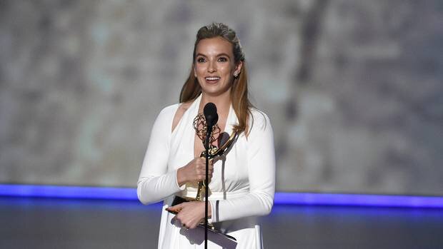 Even though Game of Thrones took Drama Series and a record fourth acting win for Peter Dinklage, my girl Jodie Comer took home the Lead Actress prize in an upset over co-star Sandra Oh. But like I said, apparently these people actually watched Killing Eve , and that’s all it takes to see who the star really is