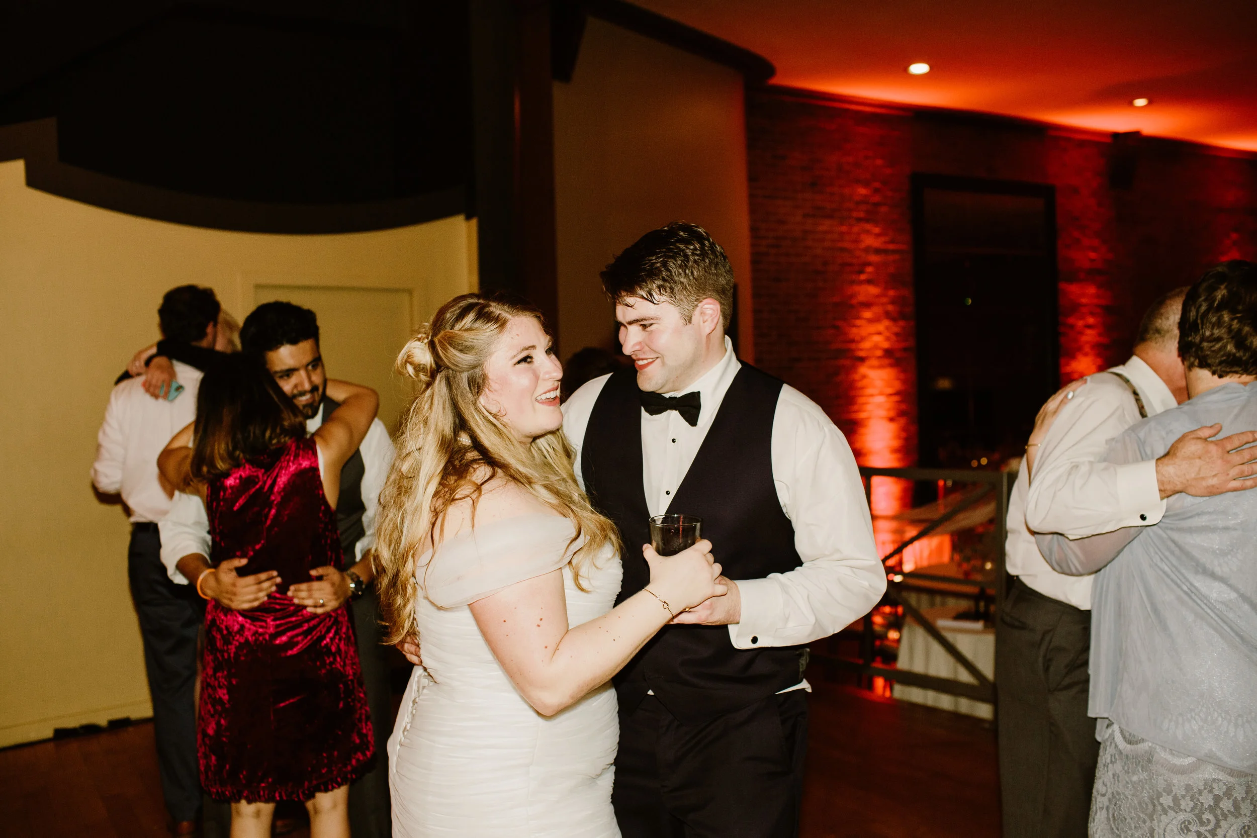 Mikala&Isaac-Dancing-108.jpg