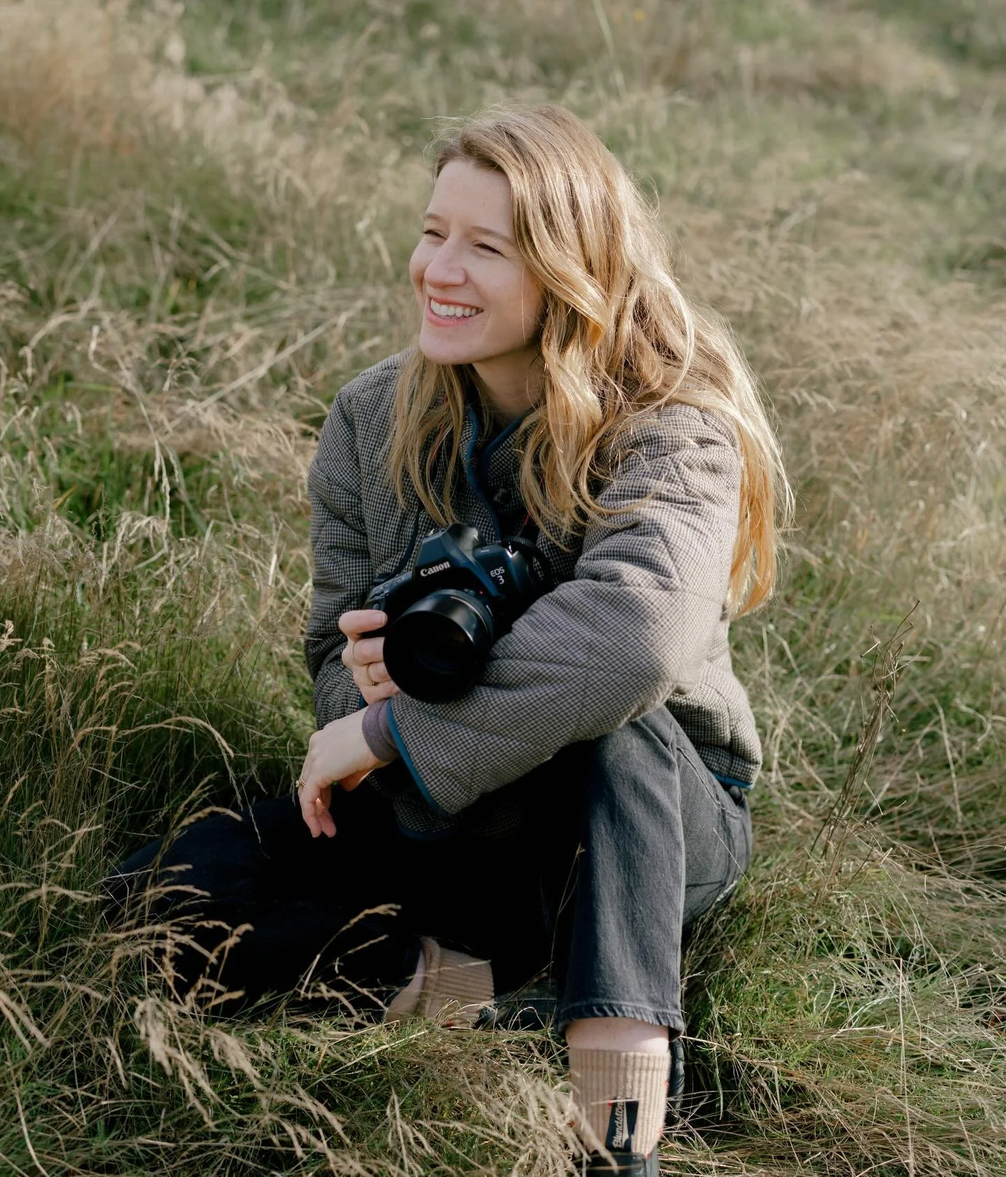 Hey there! If you&rsquo;re a new follower, or just stumbled on my page, here&rsquo;s a quick &ldquo;about me&rdquo; 
- I&rsquo;m Kelly, a family and wedding photographer from Seattle, WA 
- This has been my full time job for almost 10 years, wow! I r