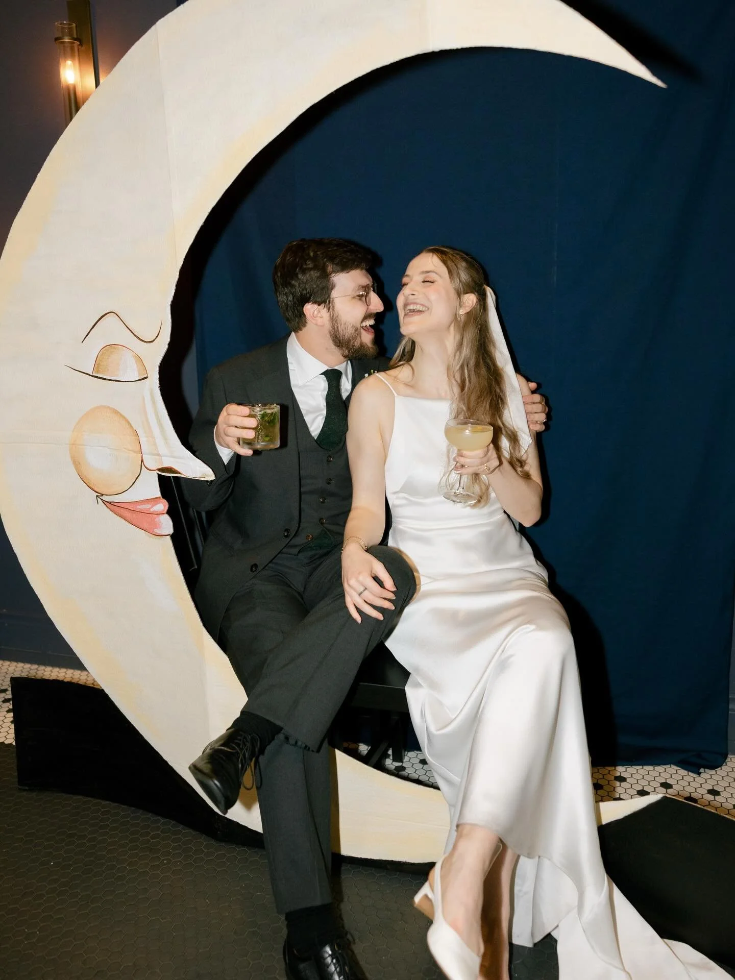 A celestial celebration after a courthouse elopement

#seattlecourthousewedding #seattleweddingphotographer