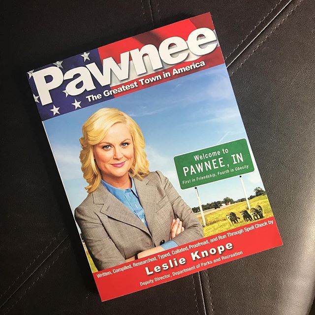 My sister gets me. #newbook #pawnee #leslieknope #parksandrec #eagleton #joangotcha