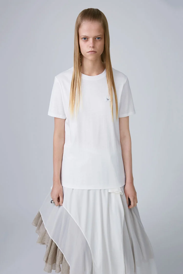 White Tee This is definitely a wardrobe essential for SS whether it's a round neck or a v neck everyone needs a good white tee. Almost every label will have their own version of the white tee. I chose an Acne tee as the quality and shape are just perfect for me. Alexander Wang, Marks & Spencers and Oasis are also favourites. They are perfect with pretty much everything. The most important thing for a white tee, is that it remains super white. Click here for link. http://lesjumelles.ie/