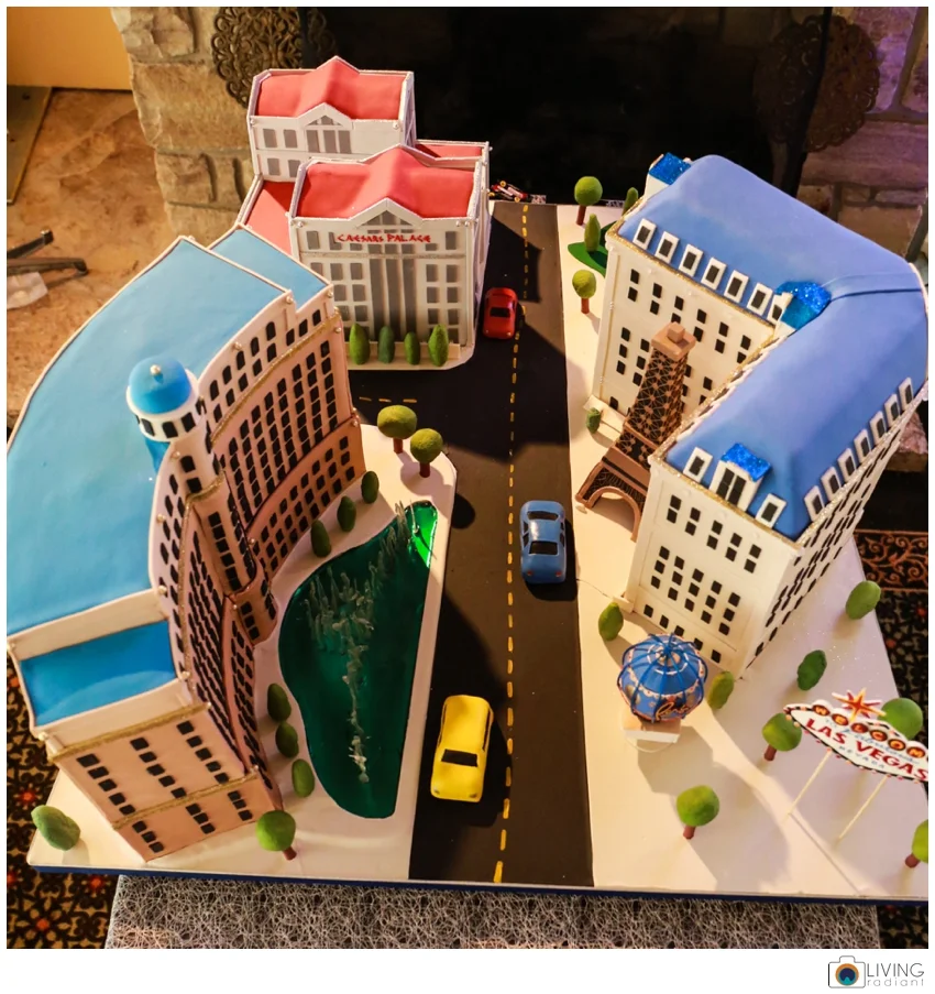 Here's the overview of the entire wedding cake!