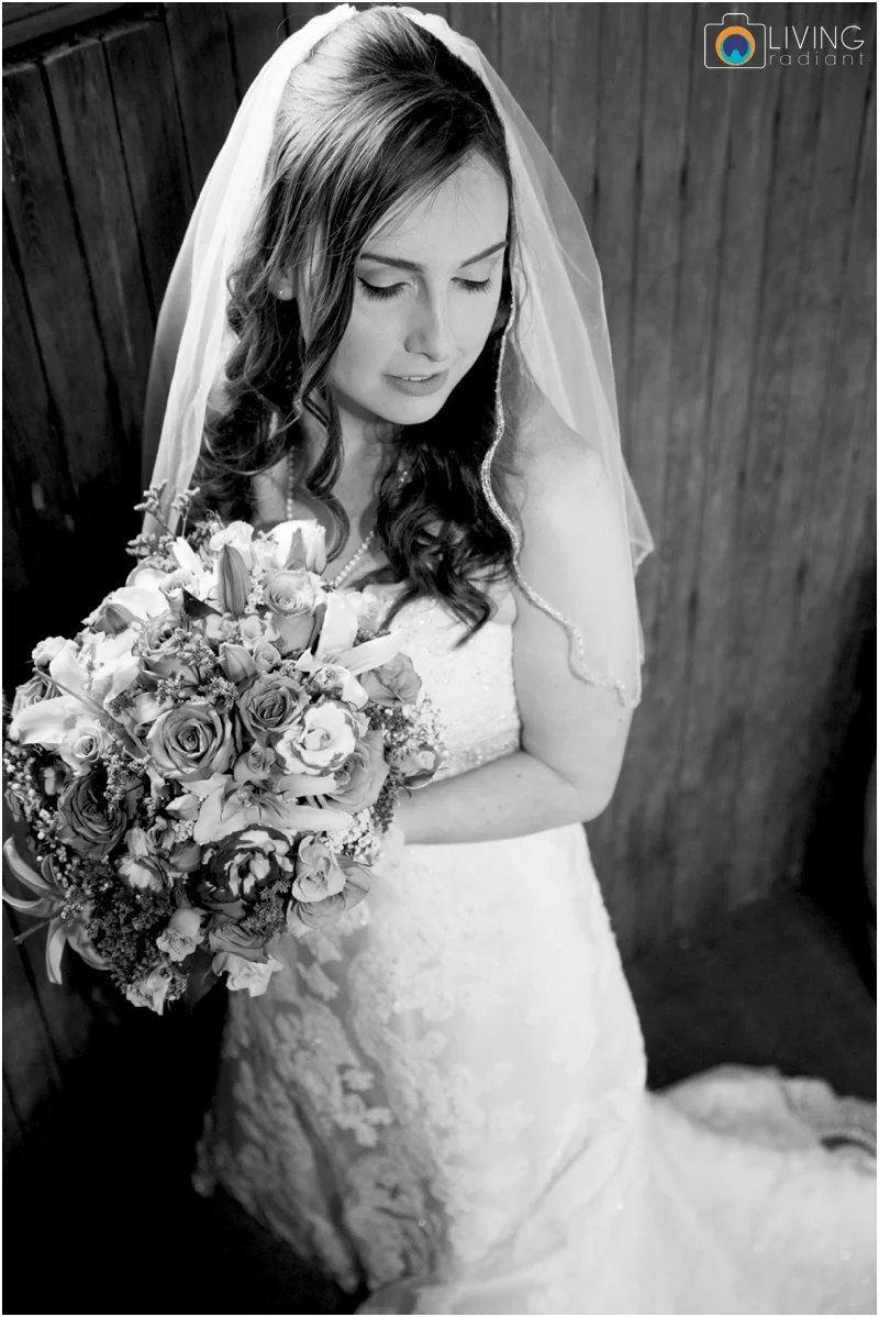 Stephanie-Nick-Shivery-Snowy-Indoor-Wedding-Geneva-Farm-Golf-Course-Wedding-Living-Radiant-Photography-Maggie-Patrick-Nolan_0023.jpg