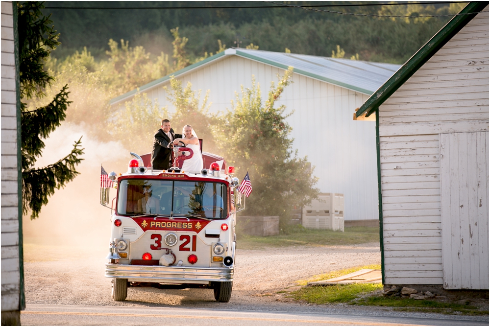 Welker Round Barn Farm Market Outdoor Wedding Living Radiant Photography-65_0104.jpg