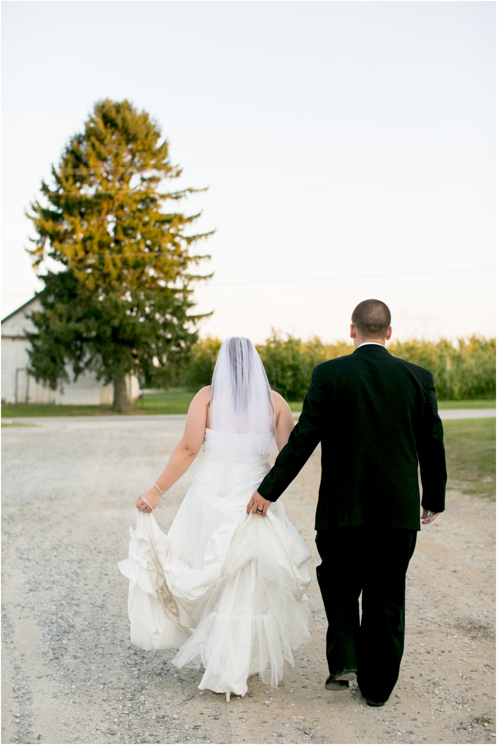 Welker Round Barn Farm Market Outdoor Wedding Living Radiant Photography-65_0125.jpg