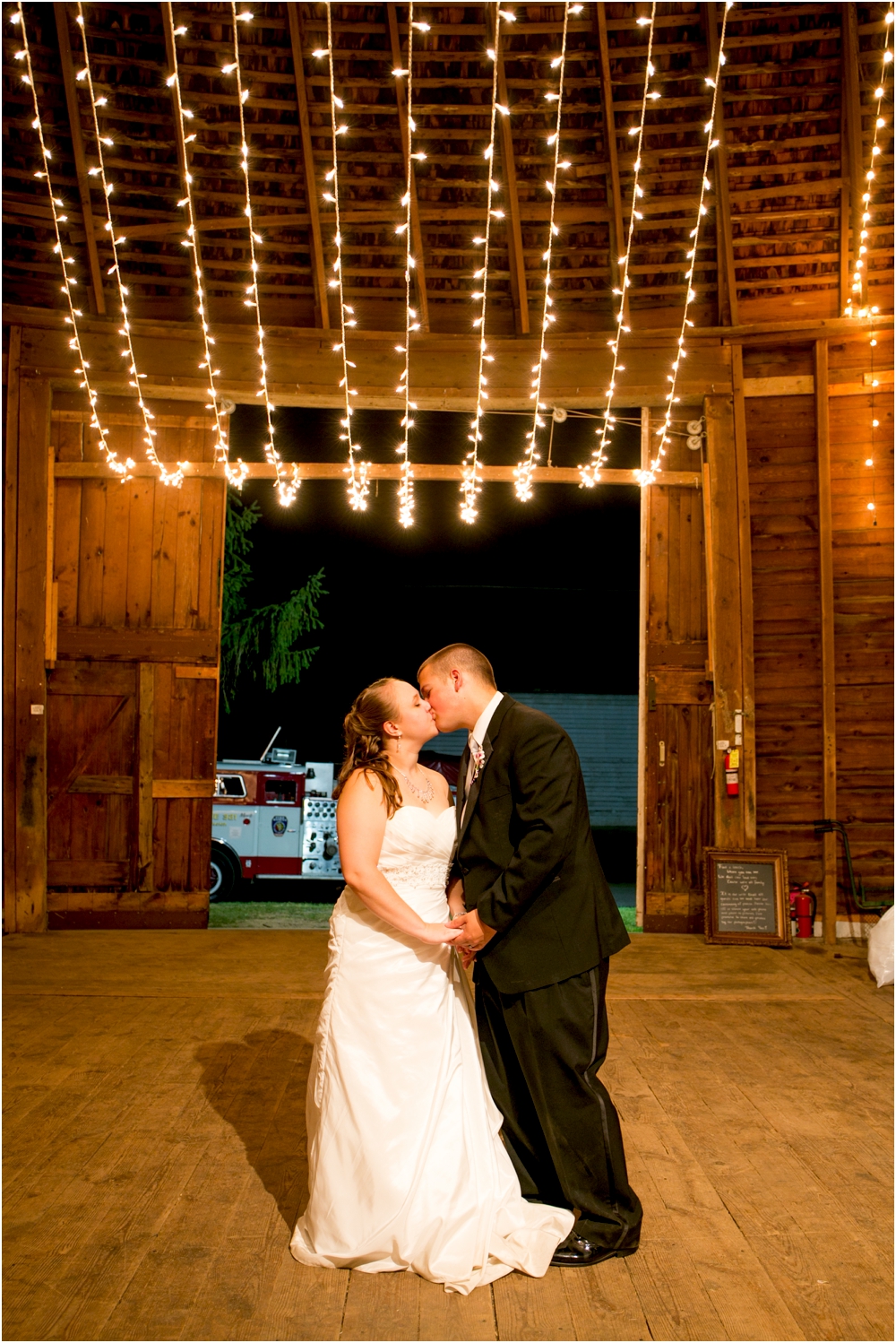 Welker Round Barn Farm Market Outdoor Wedding Living Radiant Photography-65_0162.jpg