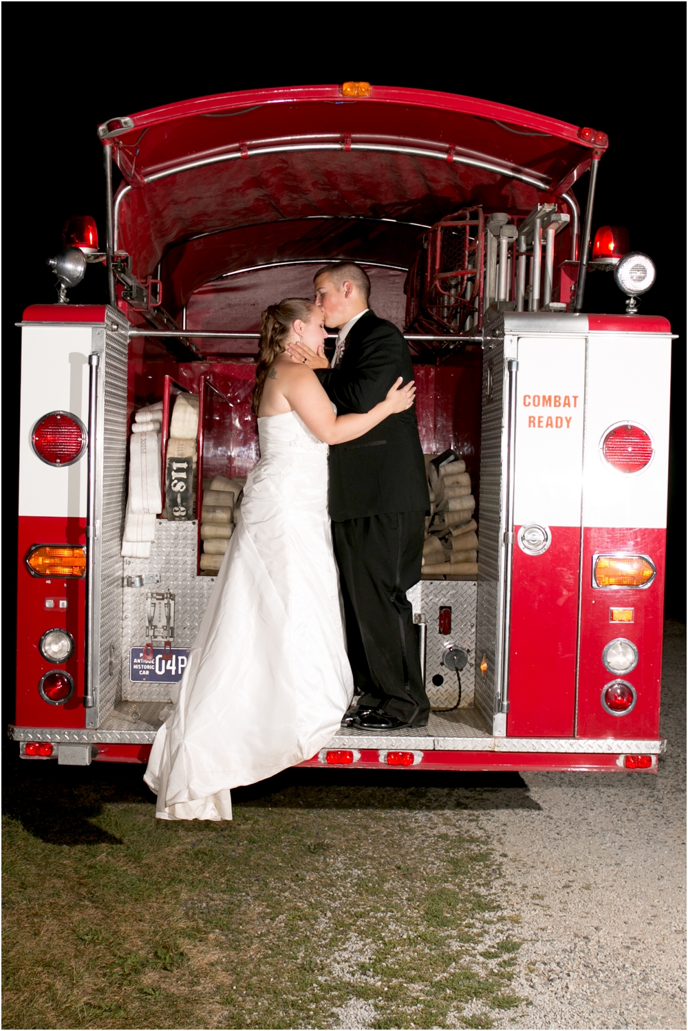 Welker Round Barn Farm Market Outdoor Wedding Living Radiant Photography-65_0163.jpg