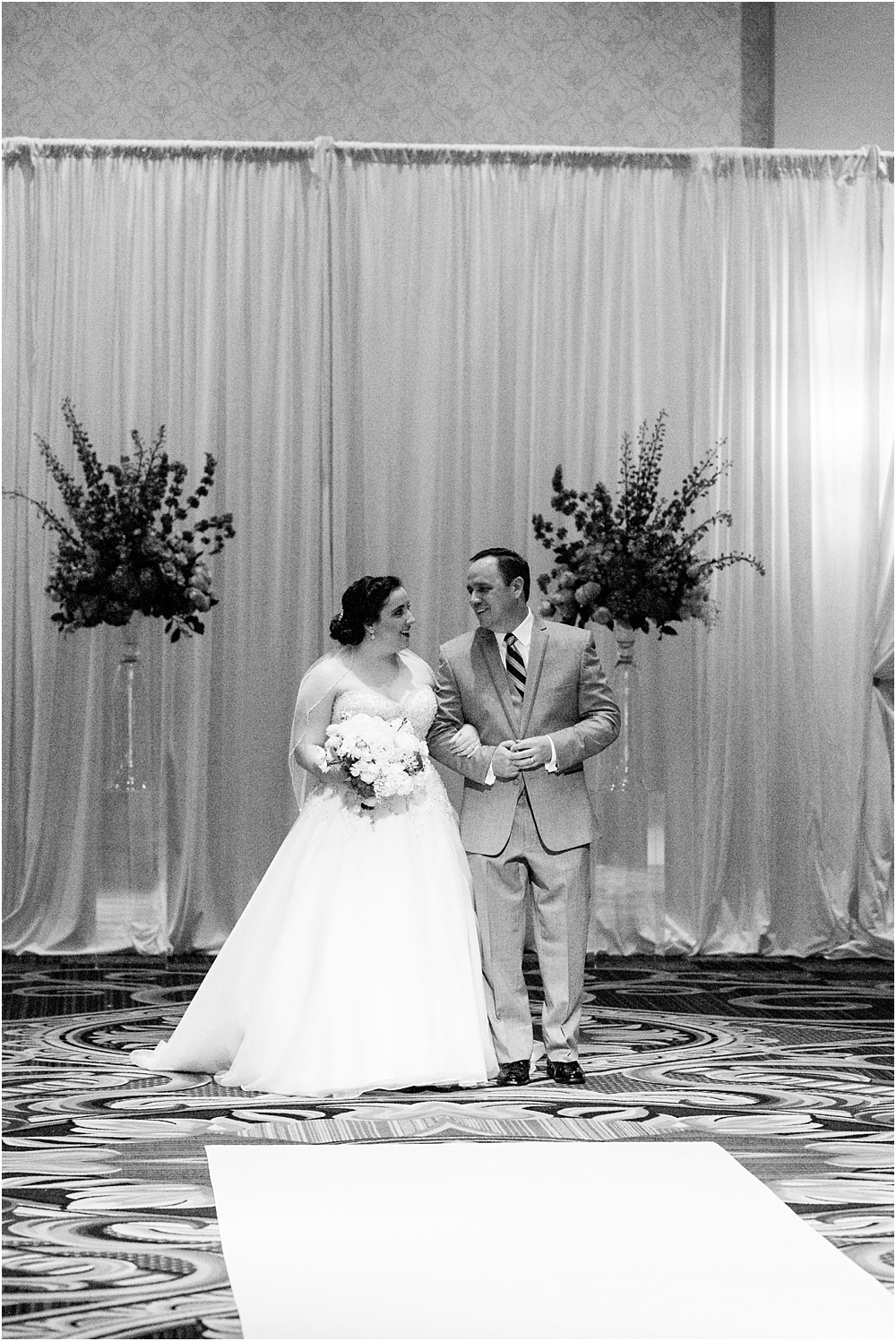 baltimore marriott waterfront wedding living radiant photograpy victoria clausen florals fiscus photos_0084.jpg