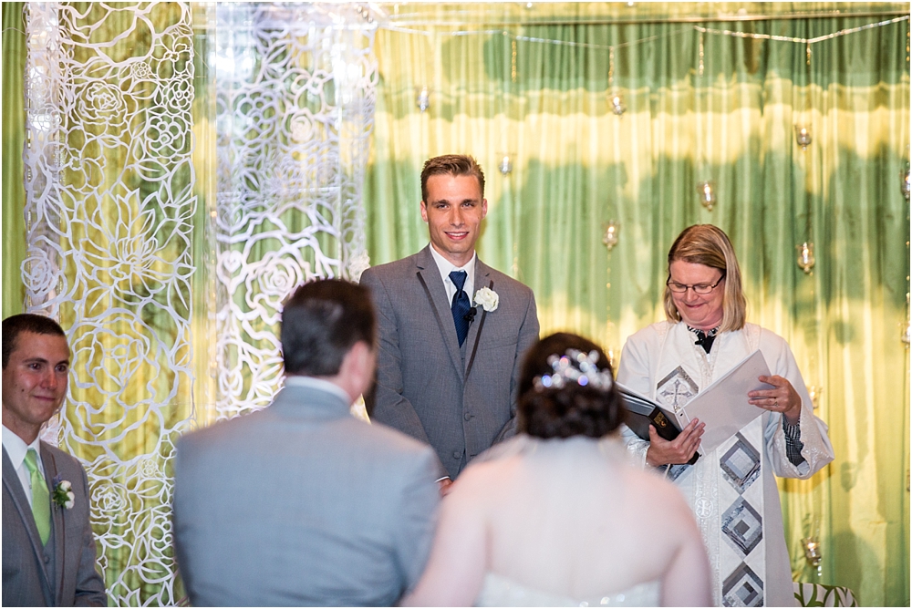 baltimore marriott waterfront wedding living radiant photograpy victoria clausen florals fiscus photos_0087.jpg